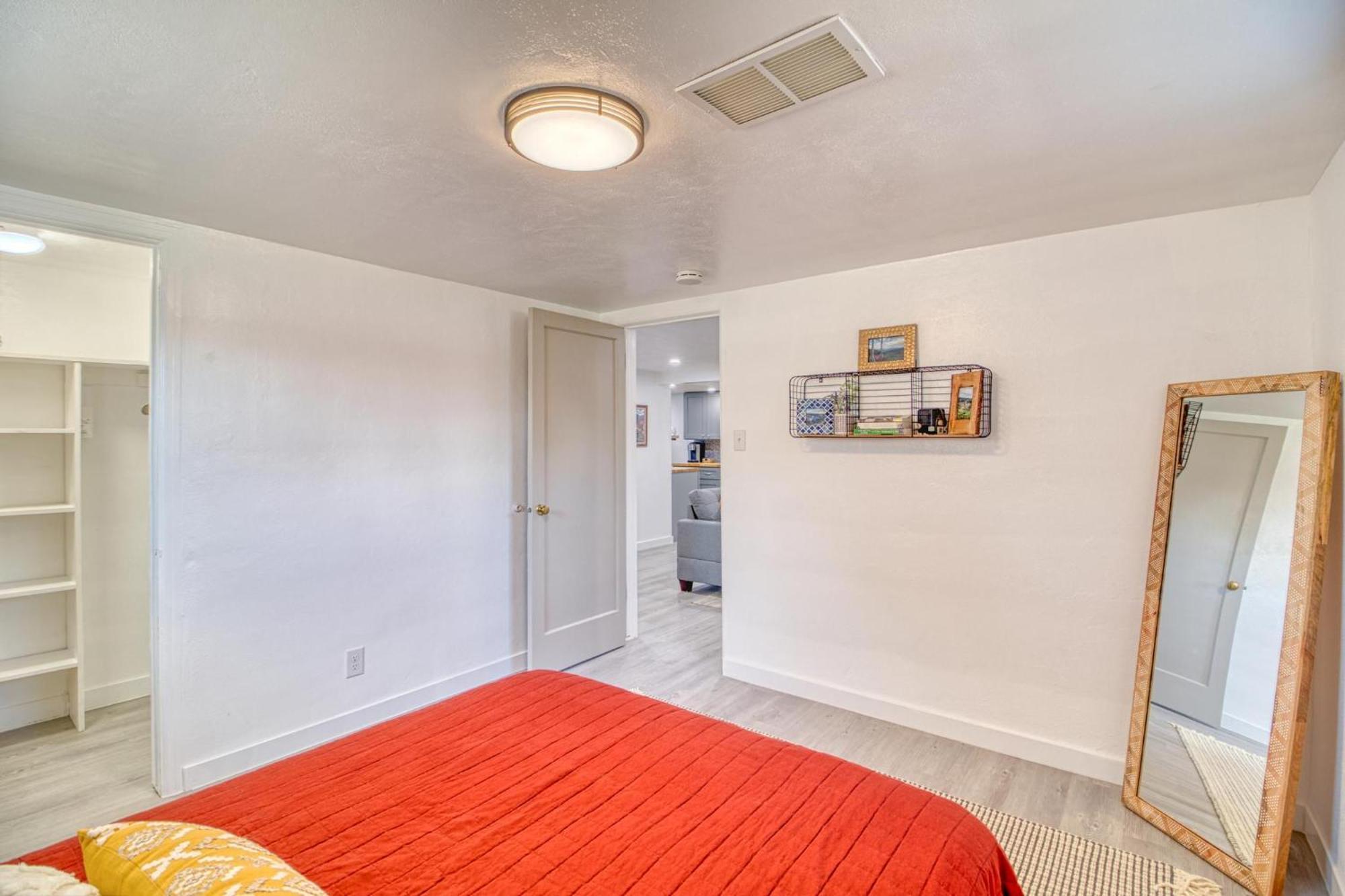 Апартаменты Great Find! Downtown Oasis With Office Setup Туин-Фолс Экстерьер фото