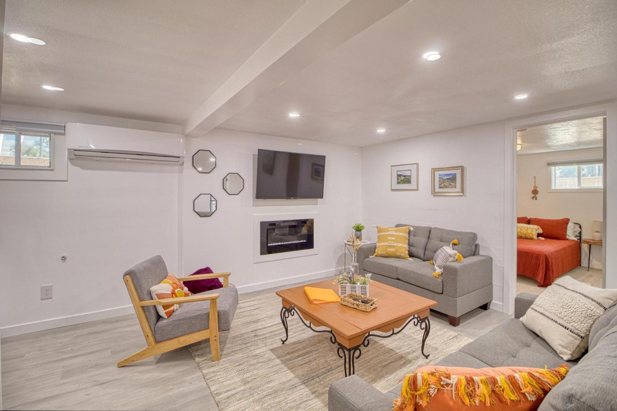 Апартаменты Great Find! Downtown Oasis With Office Setup Туин-Фолс Экстерьер фото